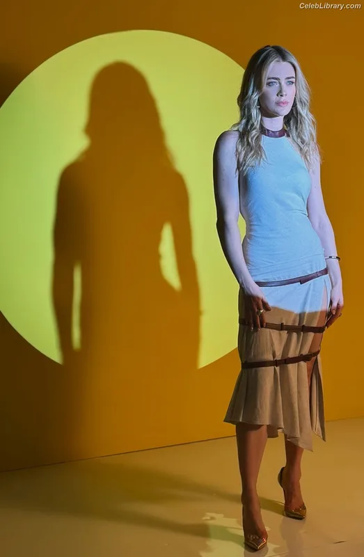 Melissa Roxburgh photo 17 of 97