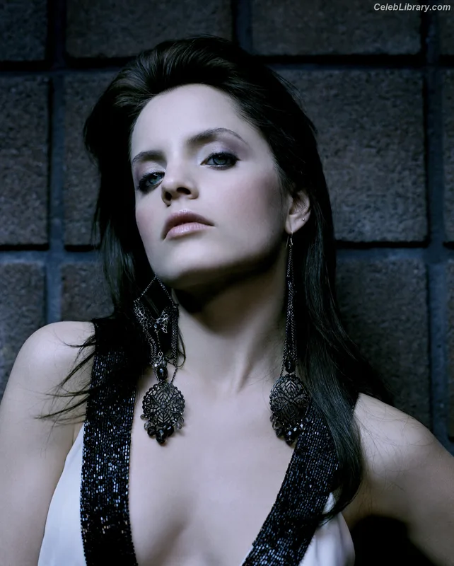 Mena Suvari photo 4 of 69