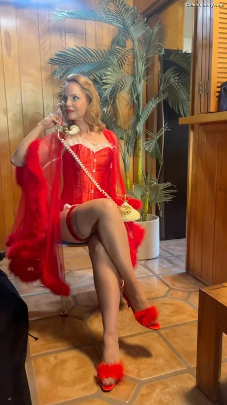 Mena Suvari photo 19 of 69