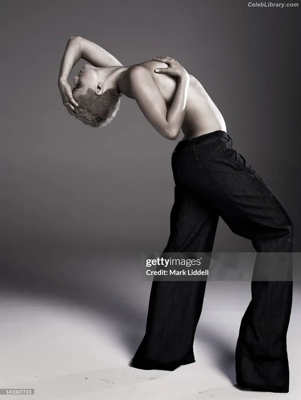 Mena Suvari photo 1 of 69