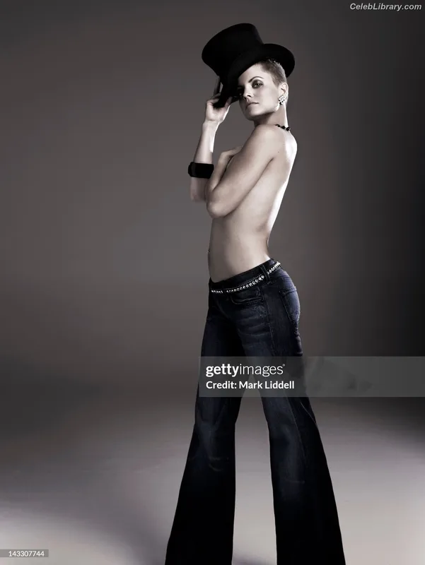Mena Suvari photo 3 of 69