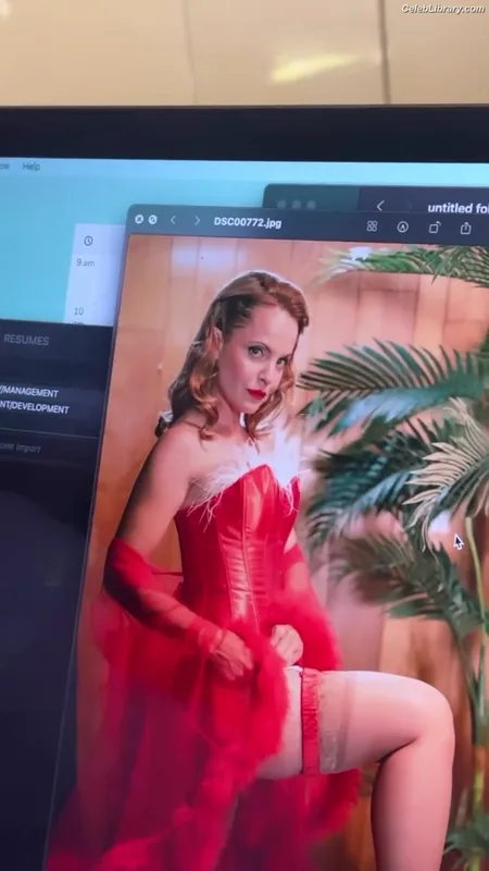 Mena Suvari photo 15 of 69