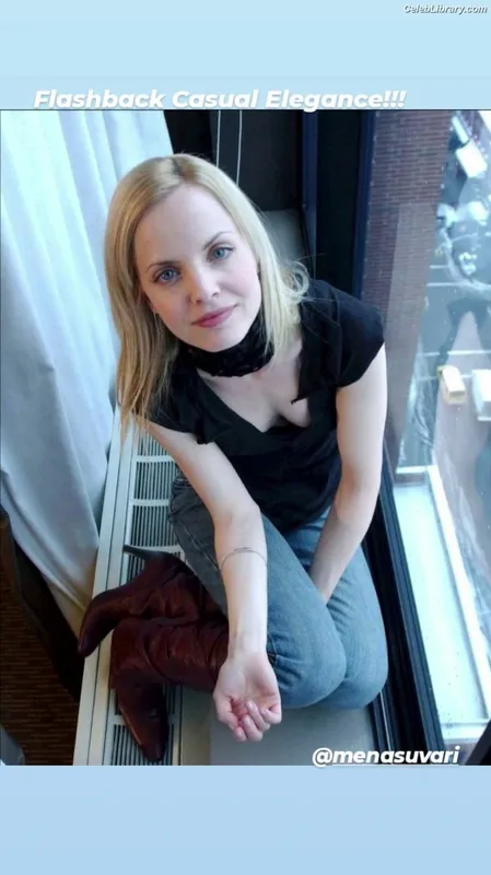 Mena Suvari photo 20 of 69