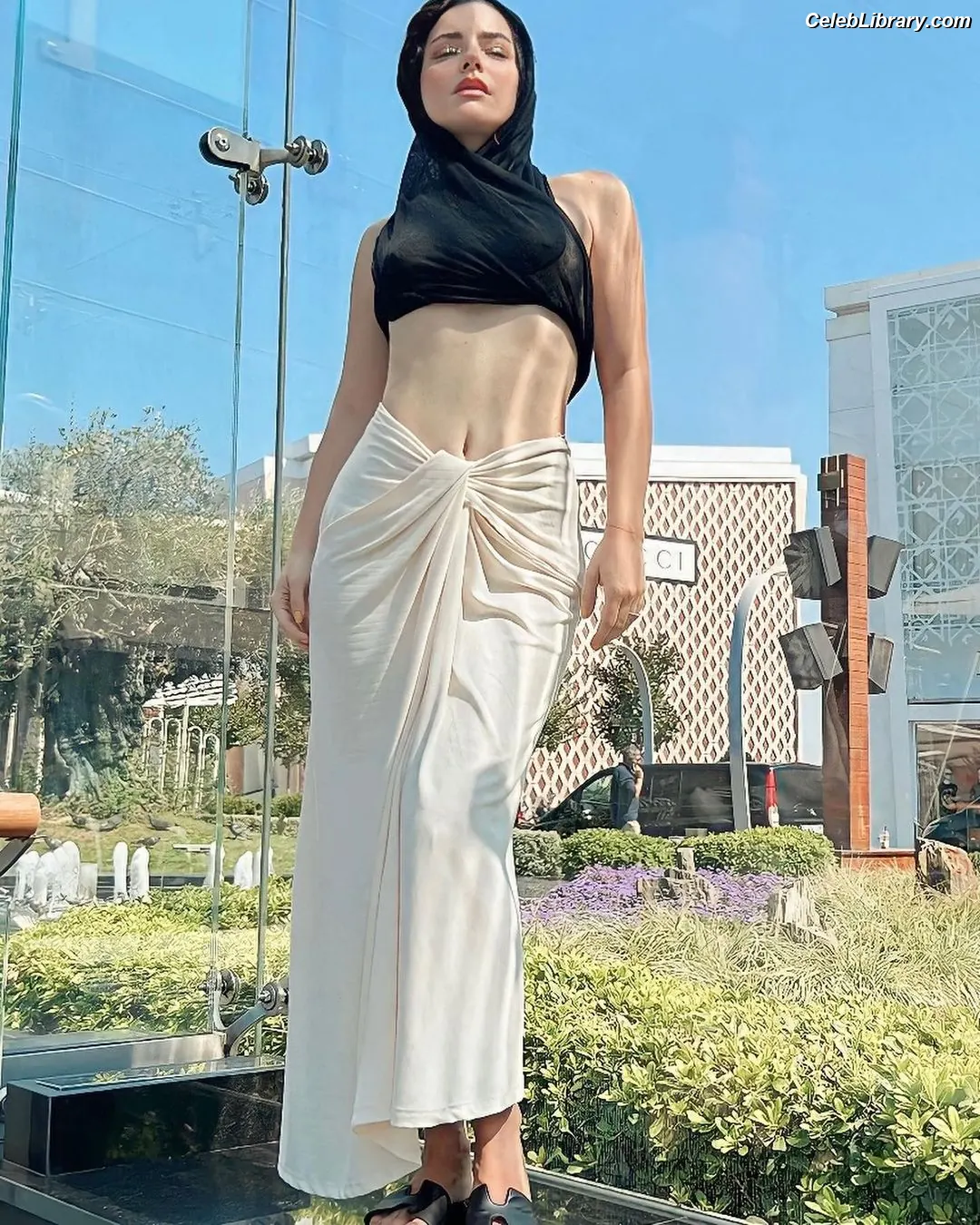 merve-boluğur photo 5 of 57