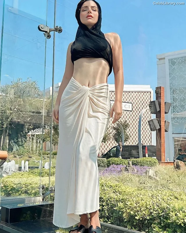 Merve Boluğur photo 5 of 57