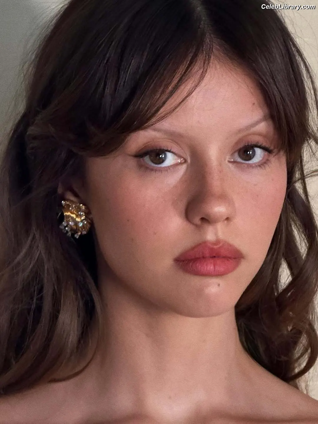 Mia Goth photo 15 of 609
