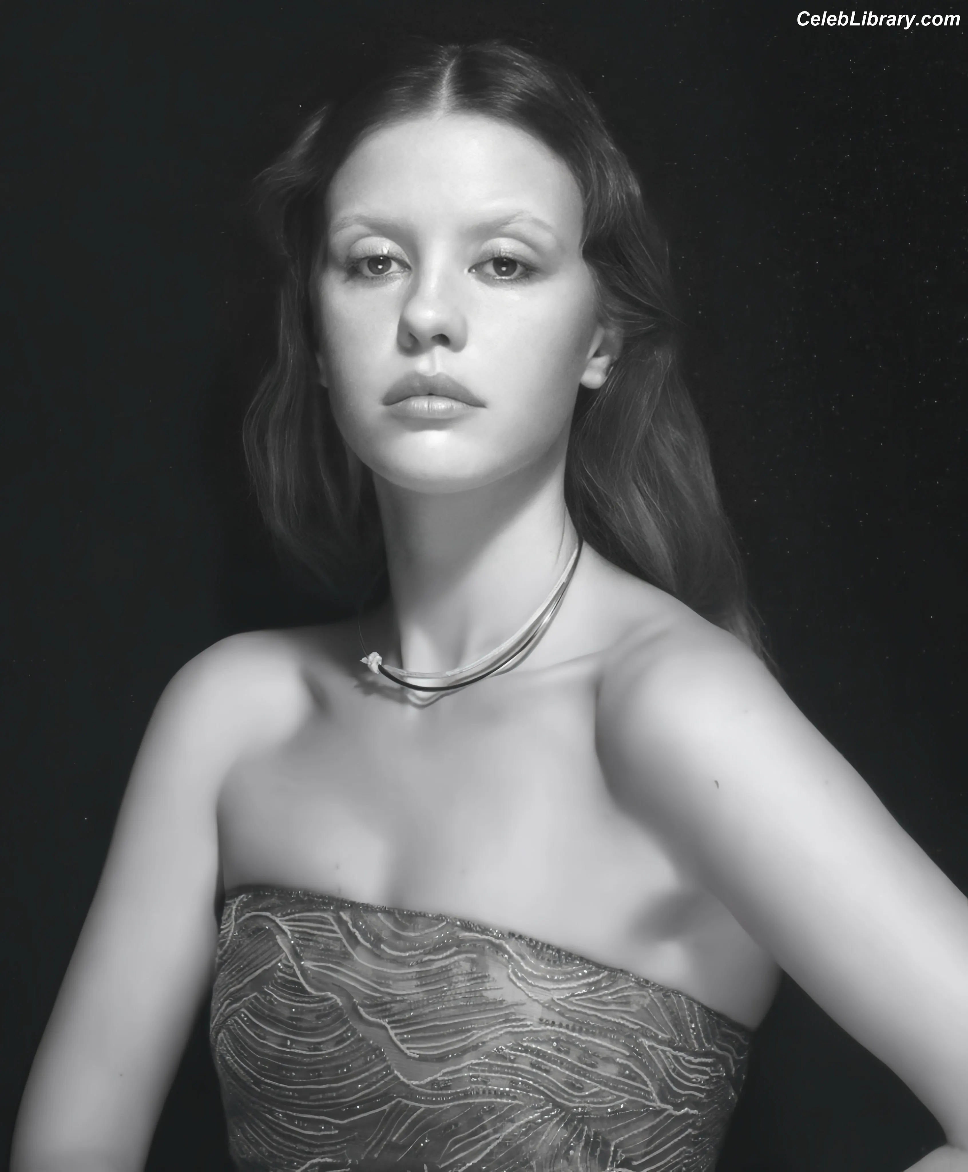 Mia Goth photo 13 of 609