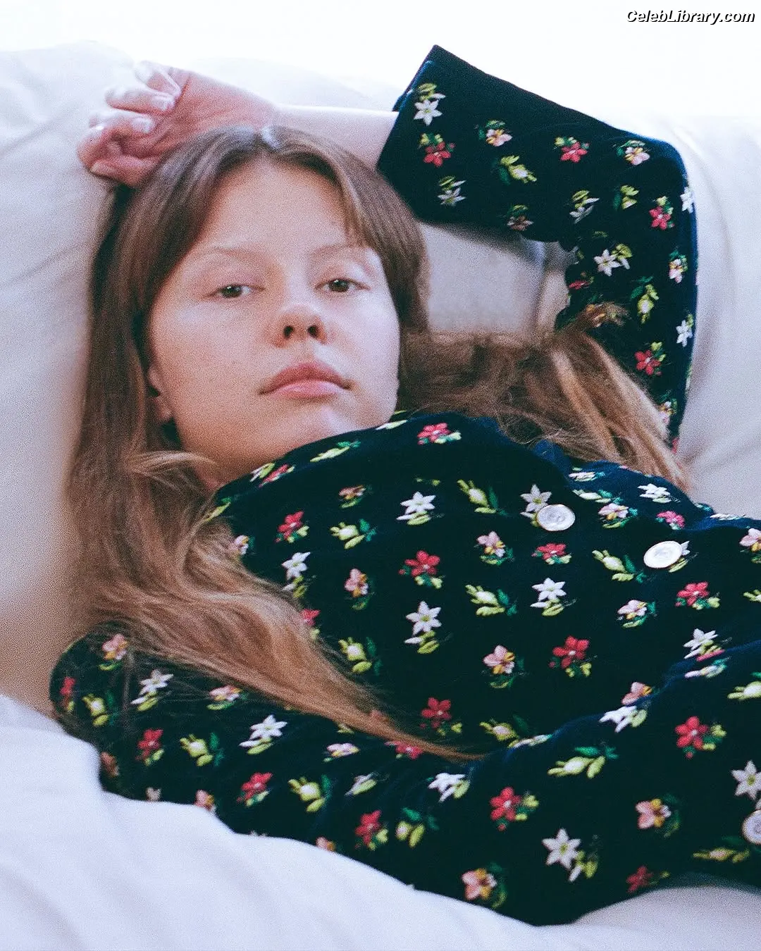Mia Goth photo 15 of 609