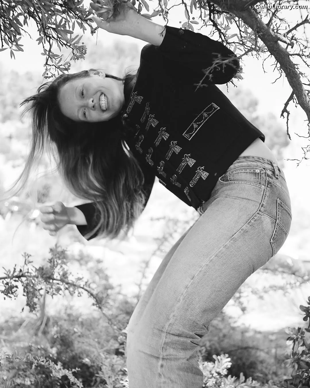 Mia Goth photo 16 of 609