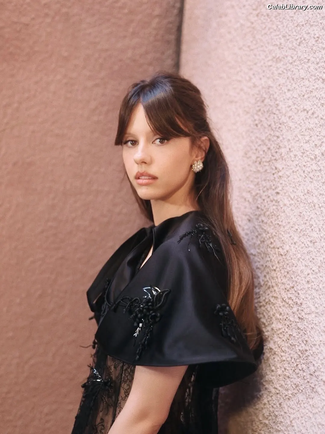 Mia Goth photo 11 of 609