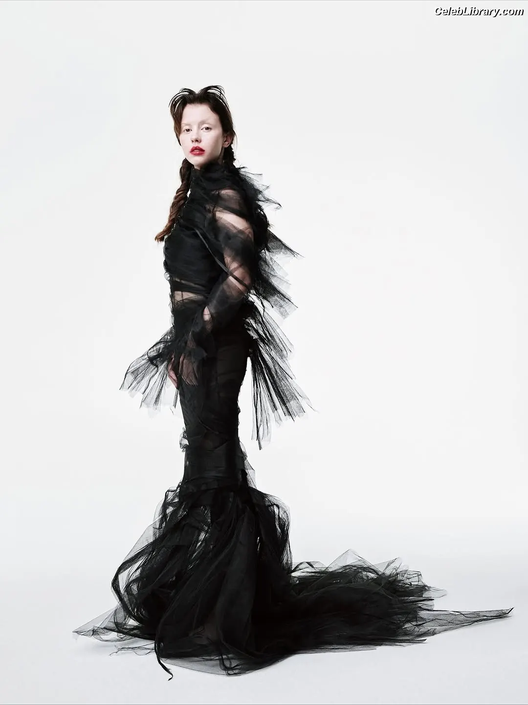 Mia Goth photo 17 of 609