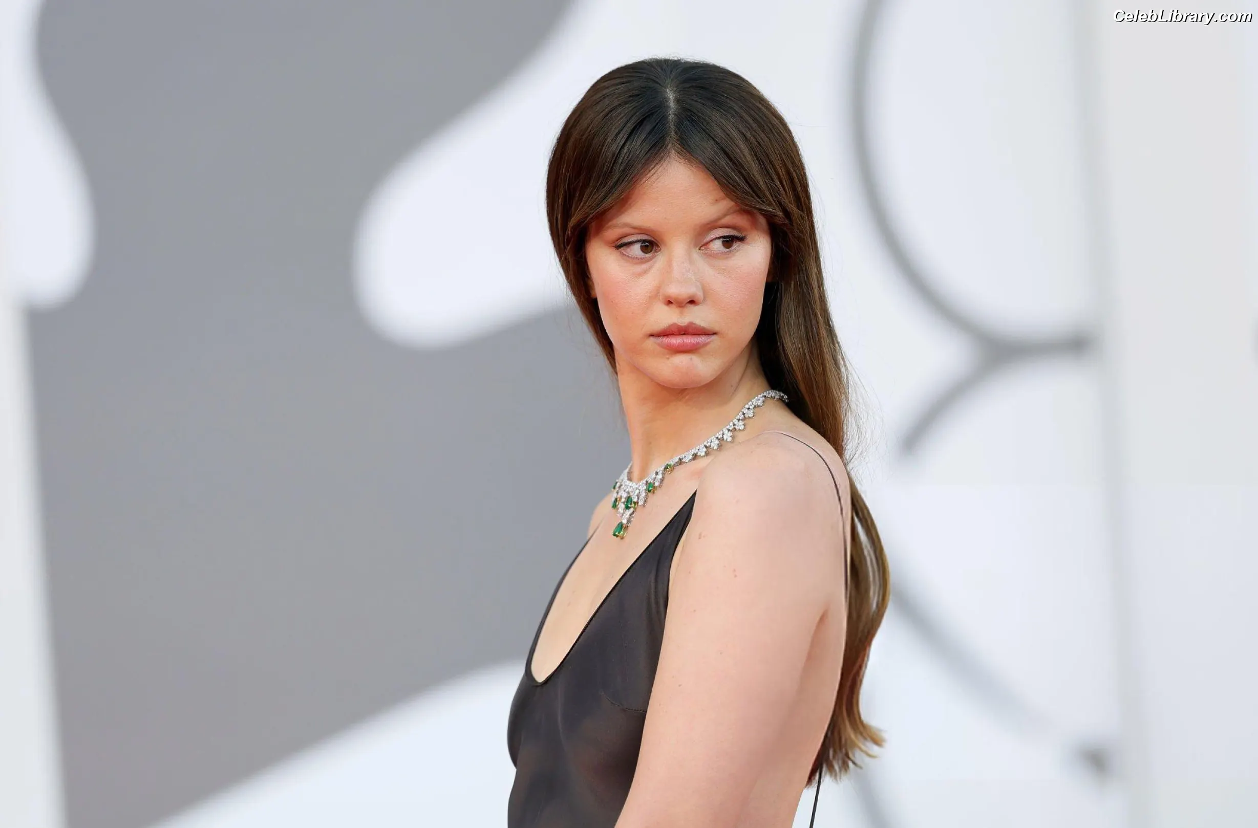Mia Goth photo 5 of 609