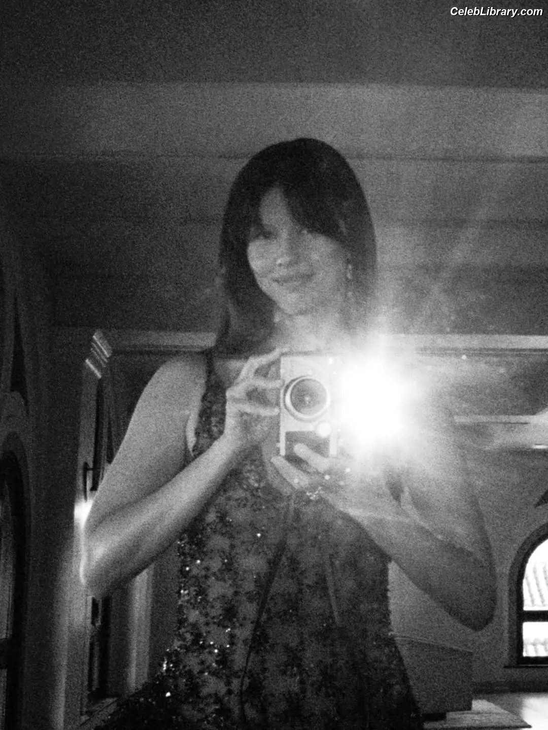 Mia Goth photo 14 of 609