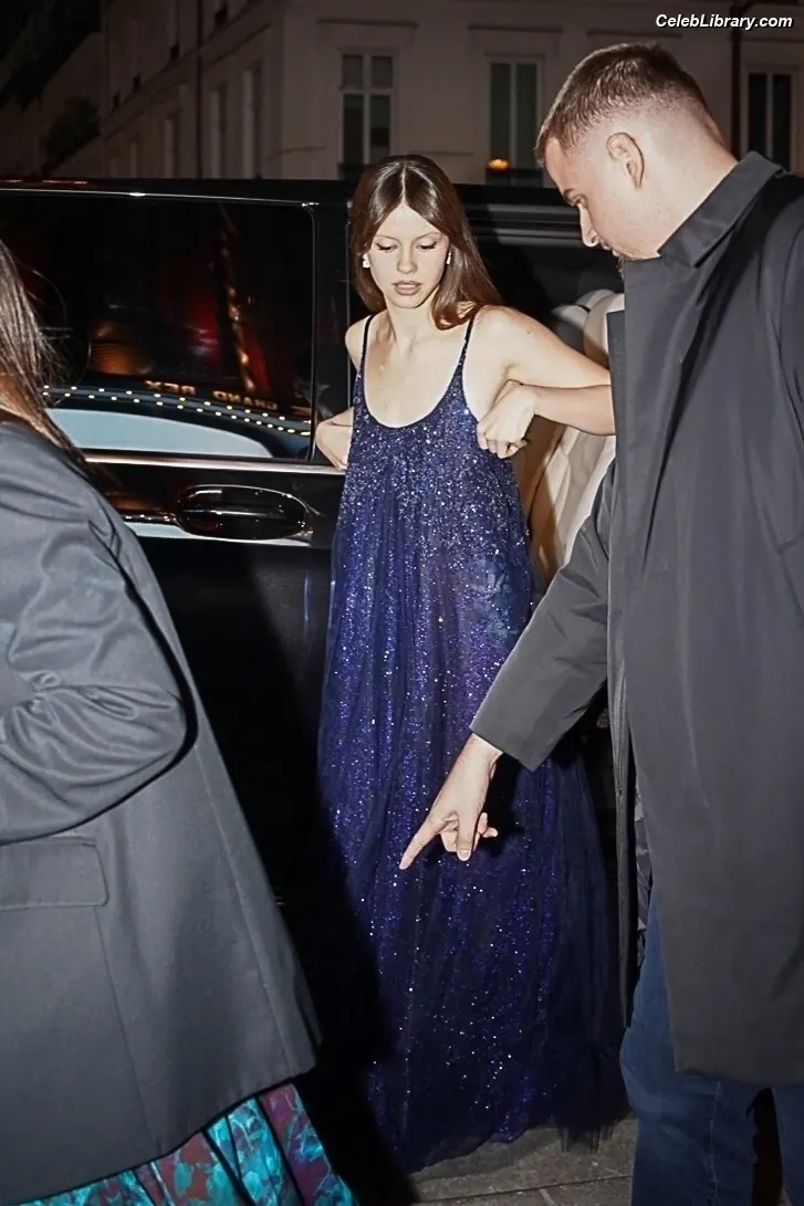 Mia Goth photo 7 of 609