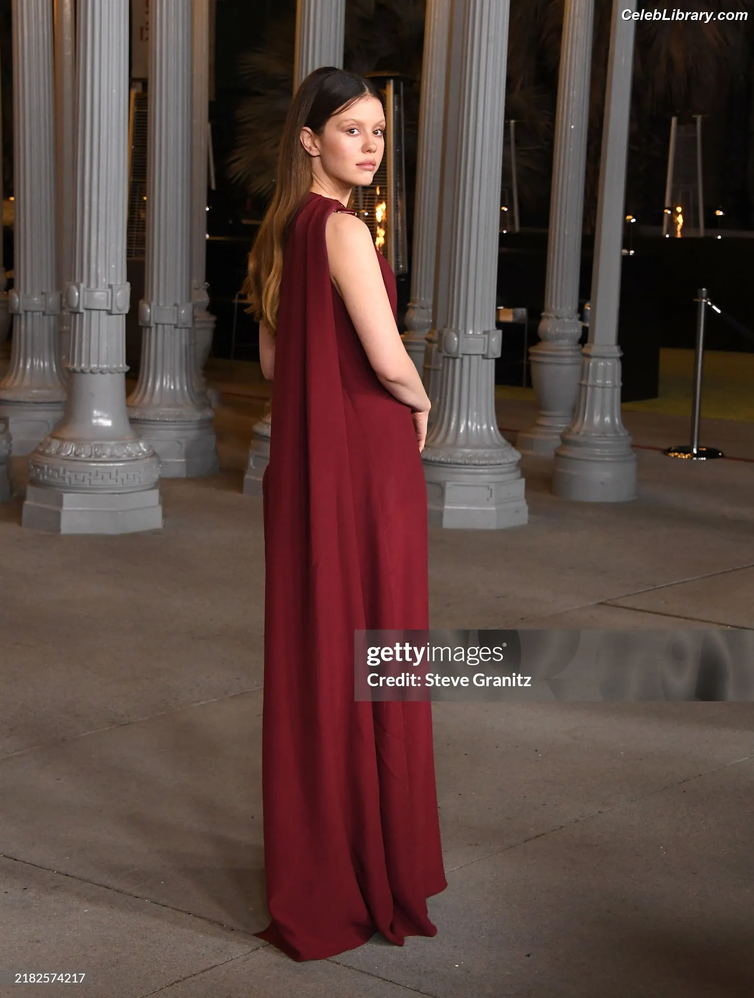 Mia Goth photo 16 of 609