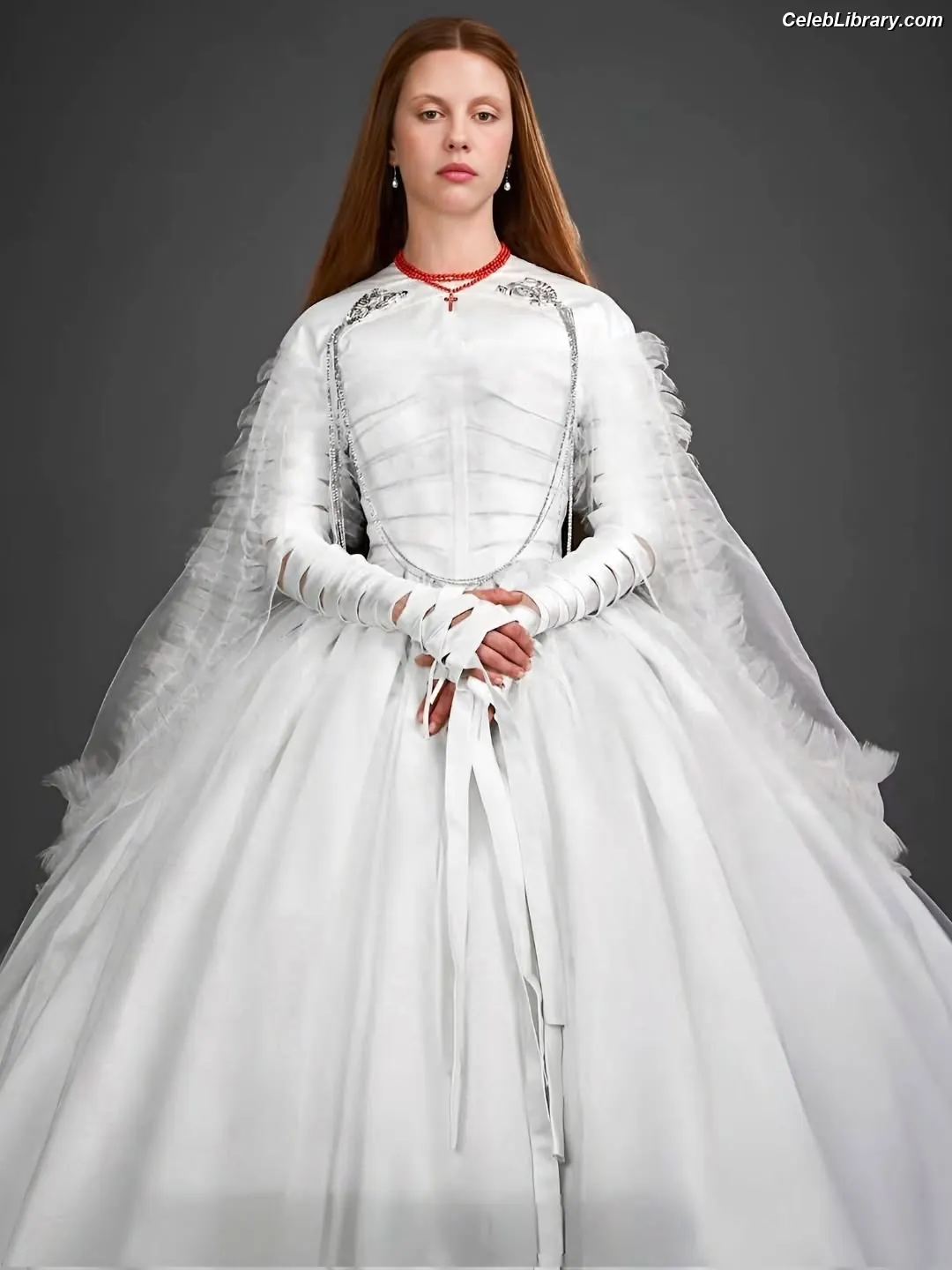 Mia Goth photo 20 of 609