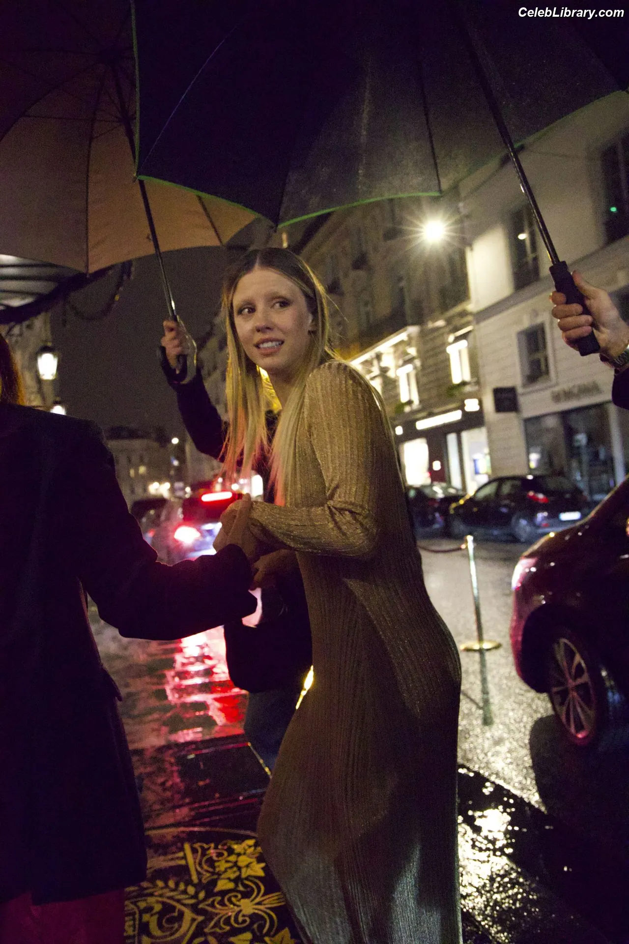 Mia Goth photo 19 of 609