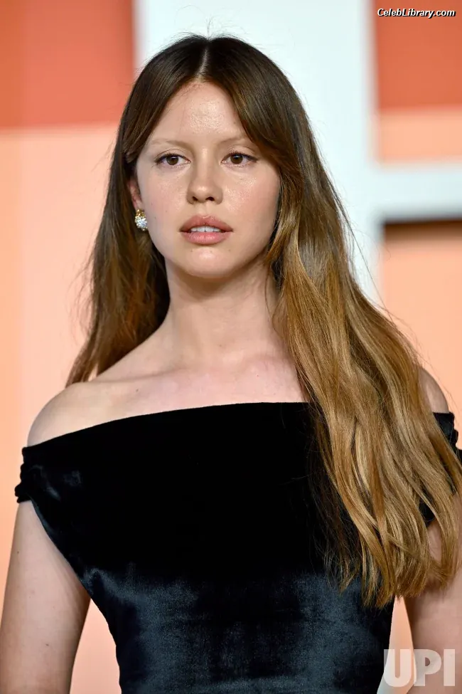 Mia Goth photo 15 of 609