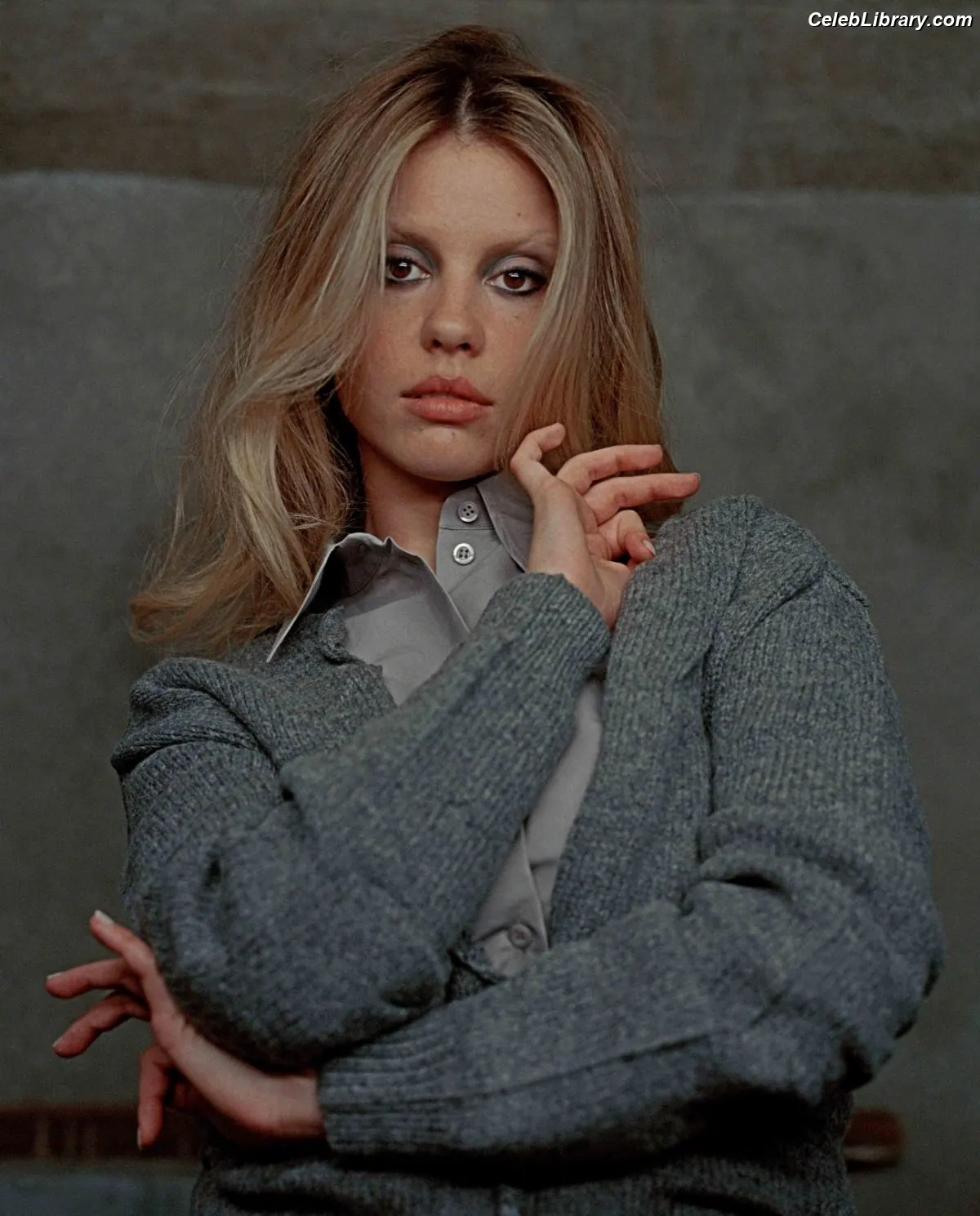 Mia Goth photo 5 of 609