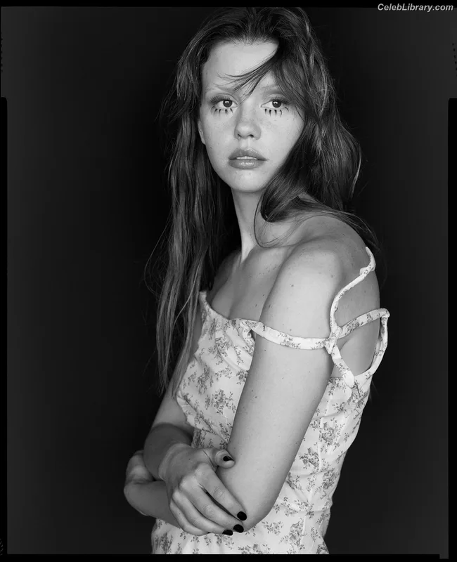 Mia Goth photo 1 of 609