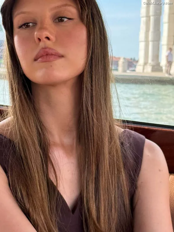 Mia Goth photo 5 of 609