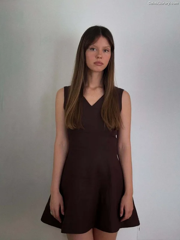 Mia Goth photo 6 of 609