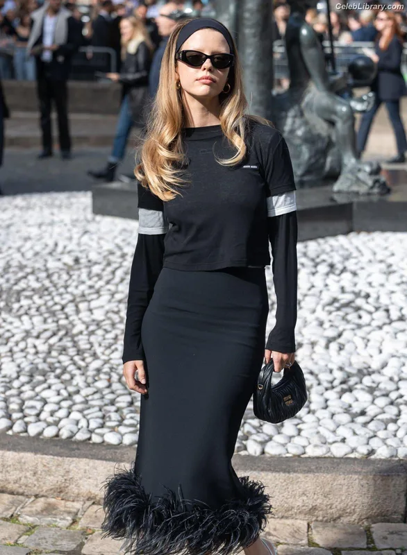 Mia Goth photo 4 of 609