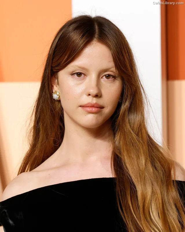 Mia Goth photo 12 of 609