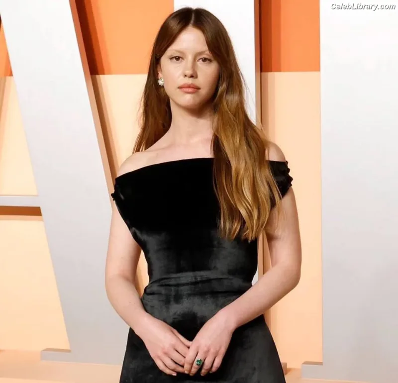 Mia Goth photo 15 of 609