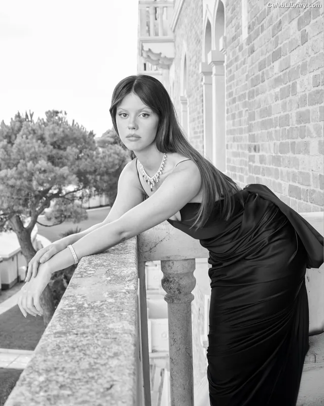 Mia Goth photo 21 of 609