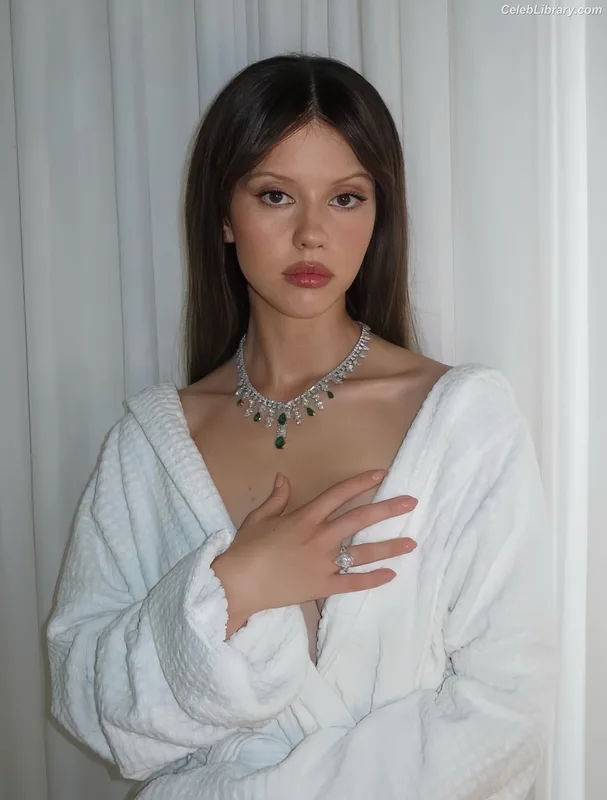 Mia Goth photo 22 of 609
