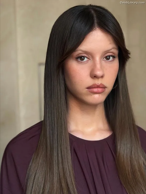 Mia Goth photo 7 of 609