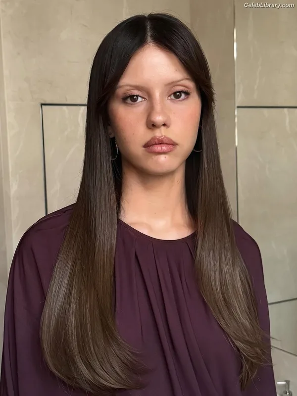 Mia Goth photo 8 of 609