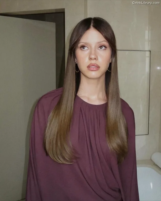 Mia Goth photo 9 of 609