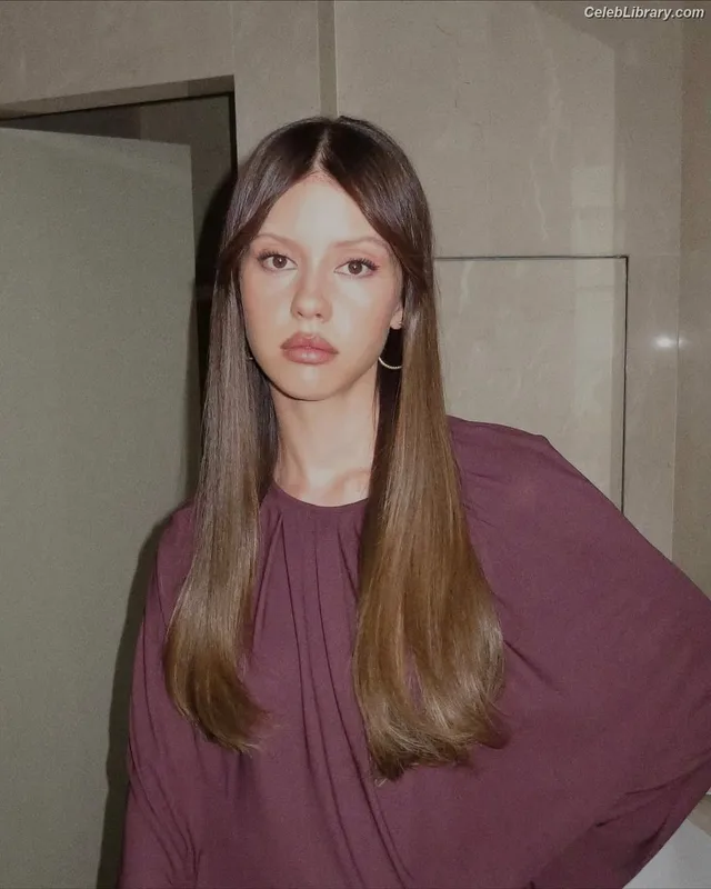 Mia Goth photo 10 of 609