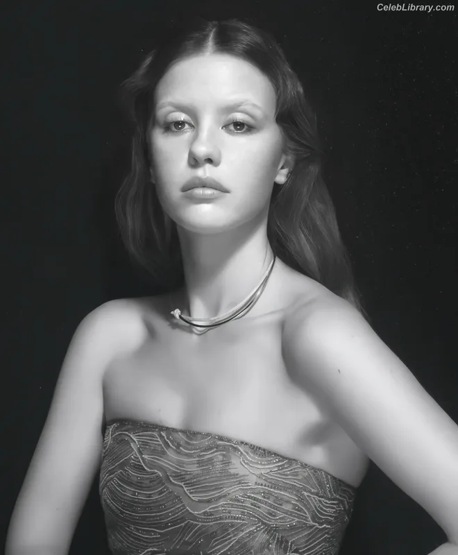 Mia Goth photo 13 of 609