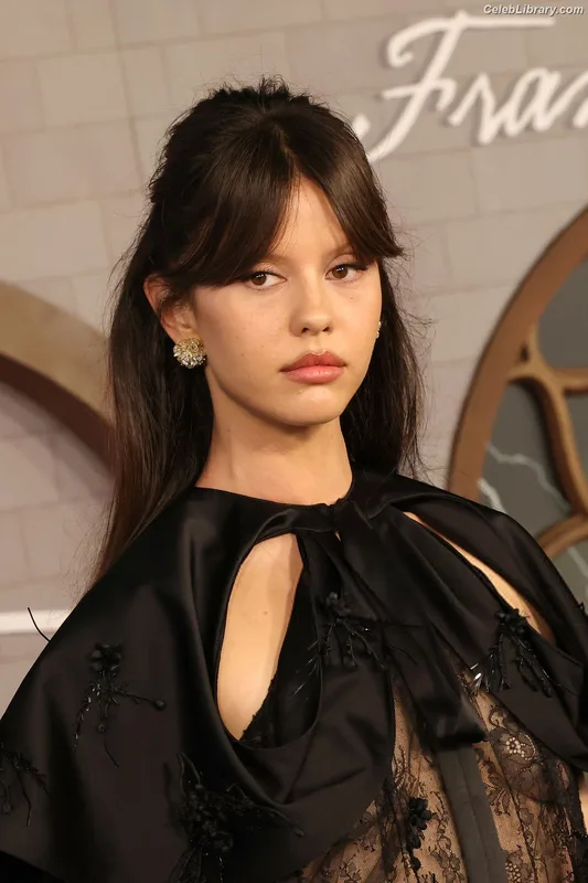 Mia Goth photo 6 of 609