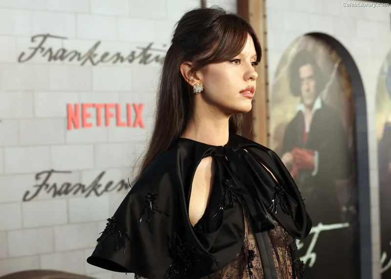 Mia Goth photo 10 of 609