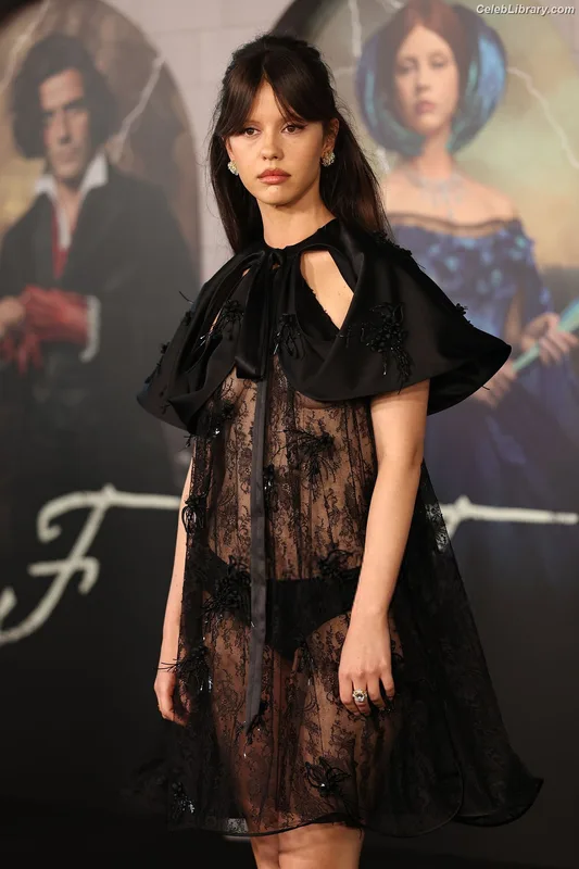 Mia Goth photo 17 of 609