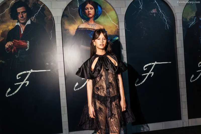 Mia Goth photo 2 of 609