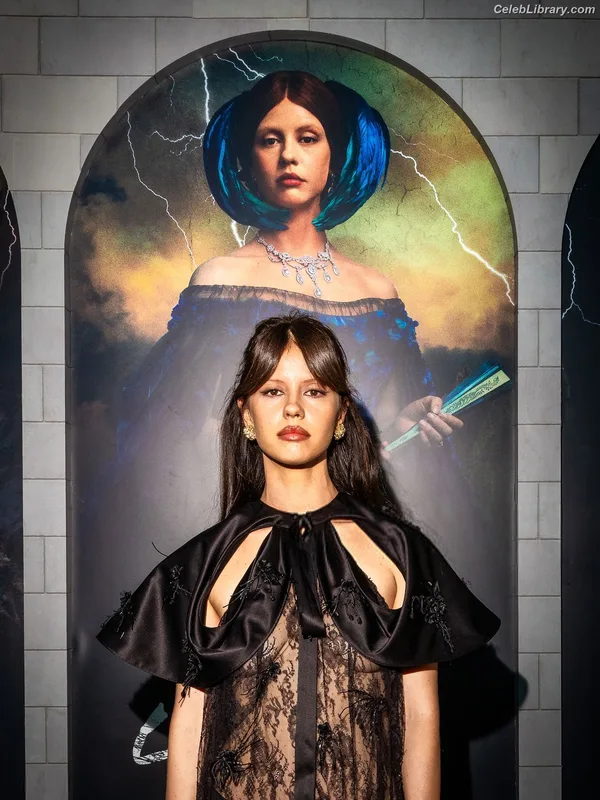 Mia Goth photo 3 of 609