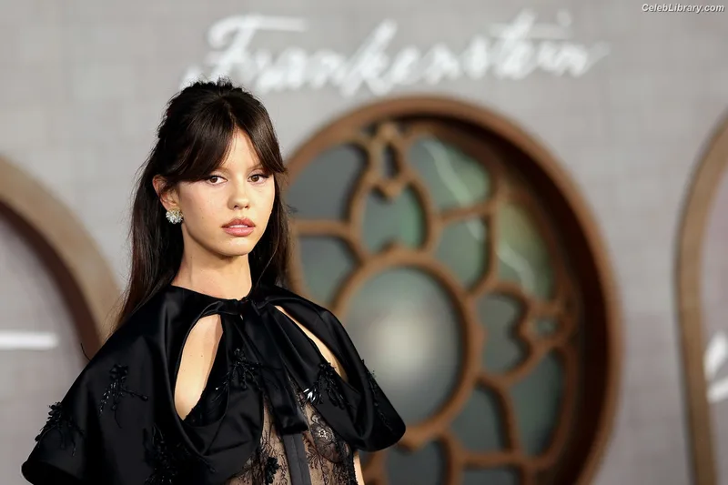 Mia Goth photo 5 of 609