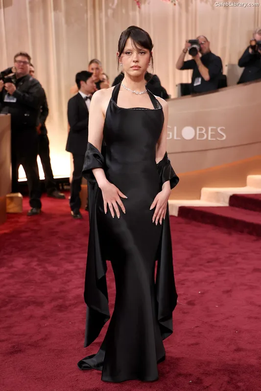 Mia Goth photo 5 of 609