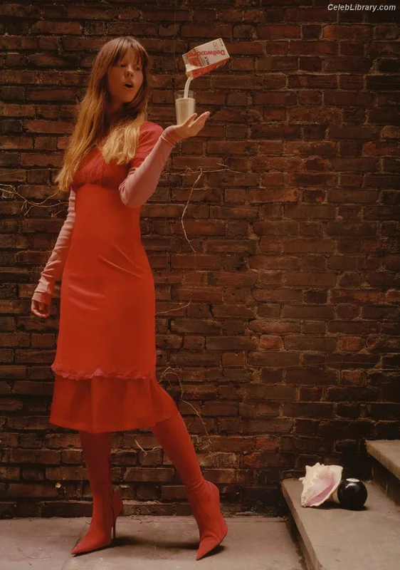 Mia Goth photo 21 of 609