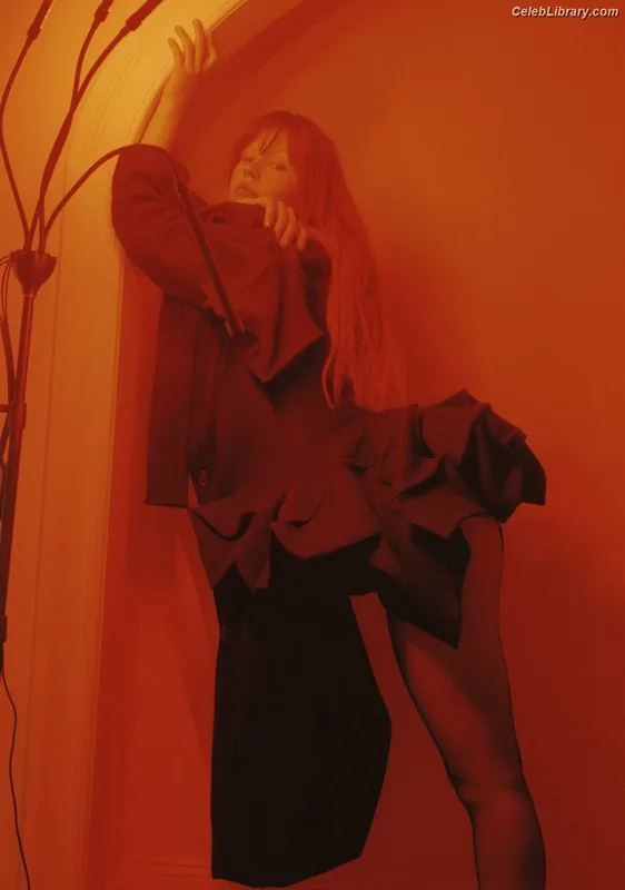 Mia Goth photo 22 of 609