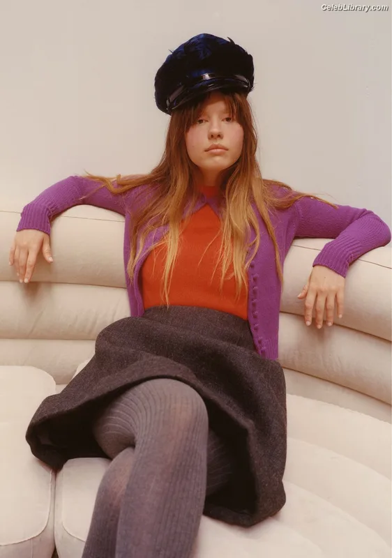 Mia Goth photo 23 of 609
