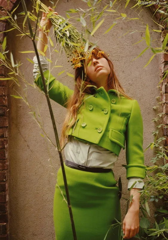 Mia Goth photo 24 of 609