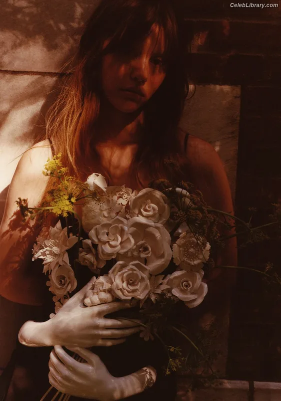 Mia Goth photo 6 of 609
