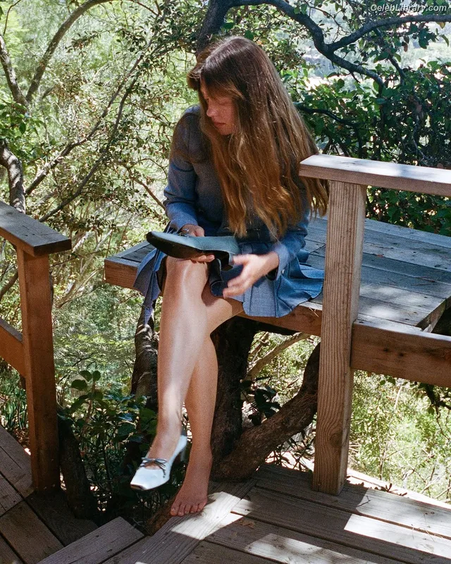 Mia Goth photo 13 of 609