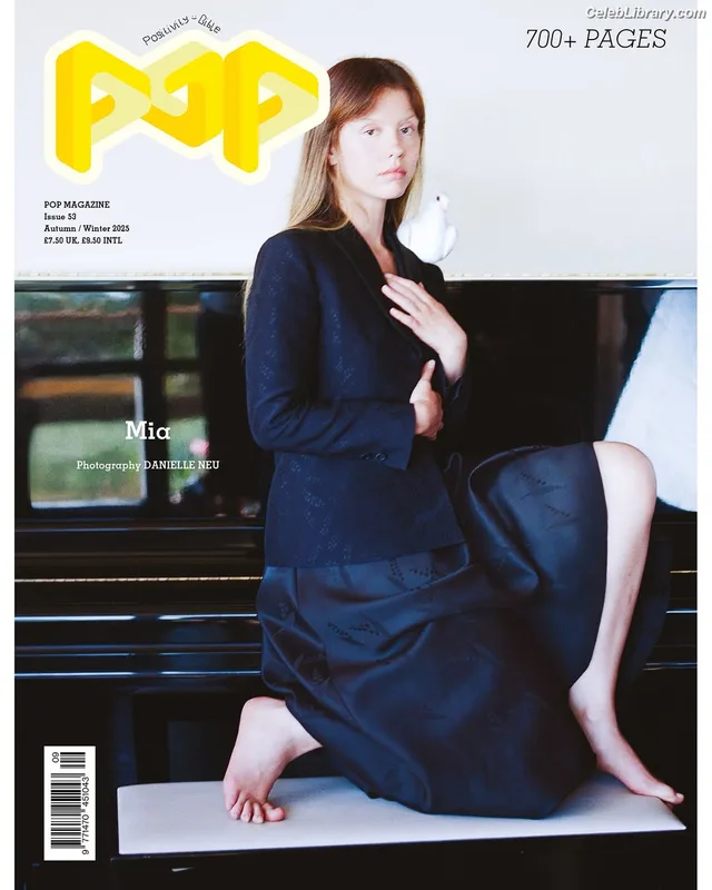 Mia Goth photo 14 of 609